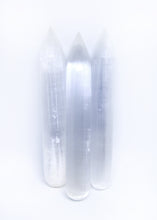 Load image into Gallery viewer, Selenite Point Wand