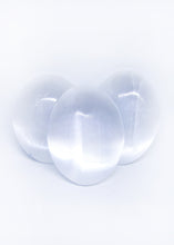 Load image into Gallery viewer, Selenite Touchstone