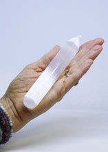 Load image into Gallery viewer, Selenite Point Wand