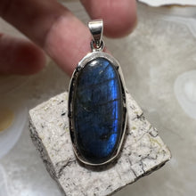 Load image into Gallery viewer, Labradorite Oval Cabochon Bezel Set Pendant
